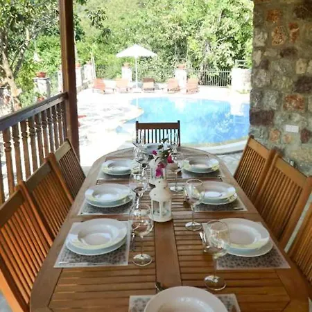 Orhaniye Sleeps 8 Pool Air Con Wifi Вилла